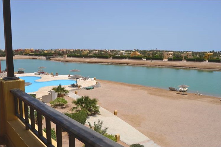 3 BR Duplex with pool & Lagoon view - 44